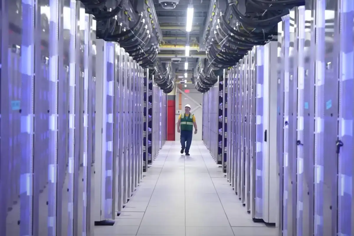 KI-Wettlauf im All: Tech-Giganten planen orbitale Rechenzentren