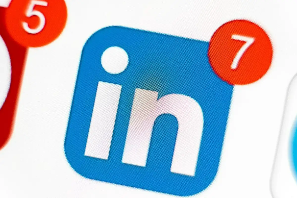 LinkedIn entlässt 5 Prozent der Belegschaft: 875 Mitarbeiter betroffen